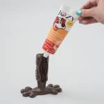 Играчка за куче интерактивна четка за лакомства 13 см  